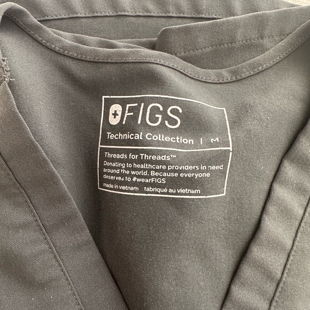 Figs Moss/Sage green. Bottoms small petite (shorter in length) Top medium.